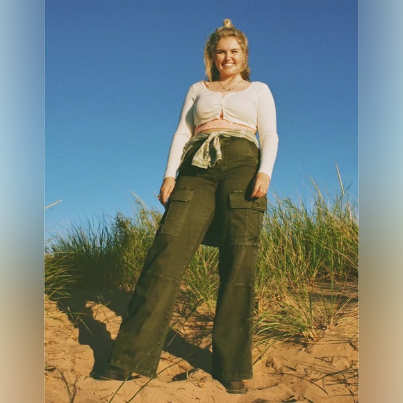 super high waisted cargo wide leg american eagle - Picture 3 of 3